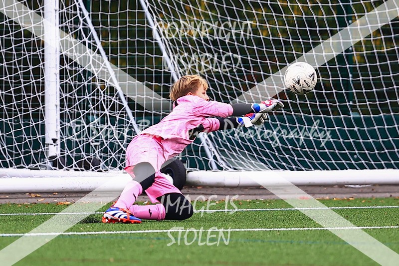 1DX30527 - 2025-10-12 FC Abbey Meads U14 Orange V Kingsdown Lions U14