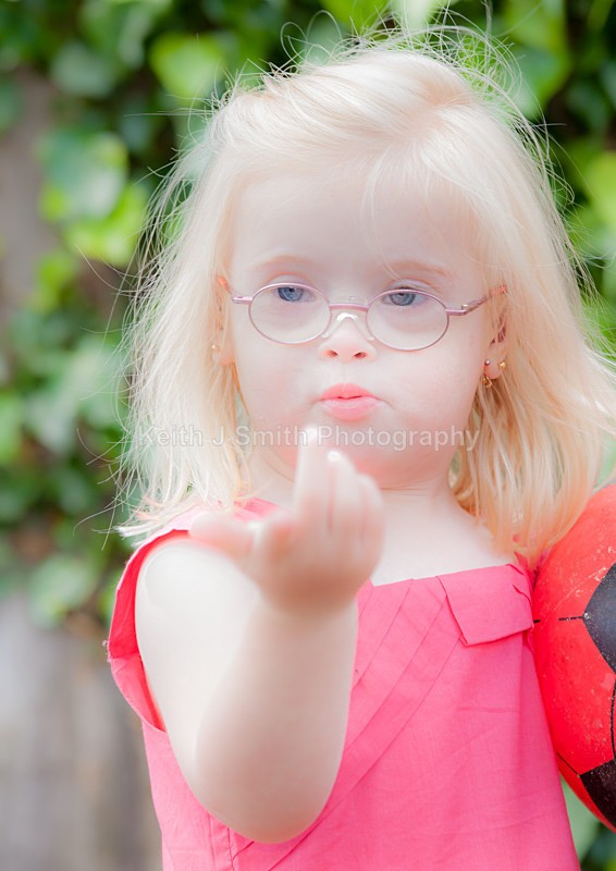 1SKJ5751 - Tina with Macy