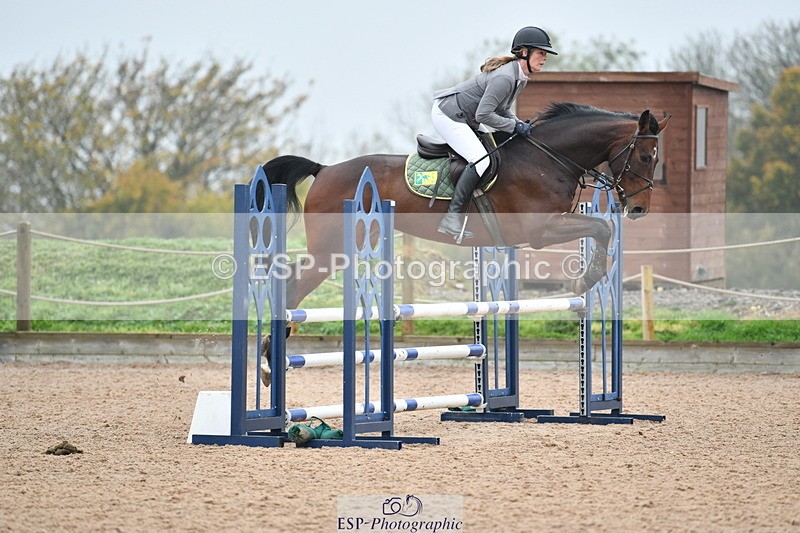 241102A-104437-04098 - SAT Cls 9 British Novice and 90cm Open