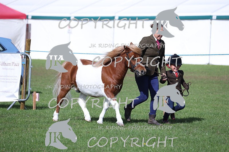 APP_2766 - Class 10a/b M&M in hand