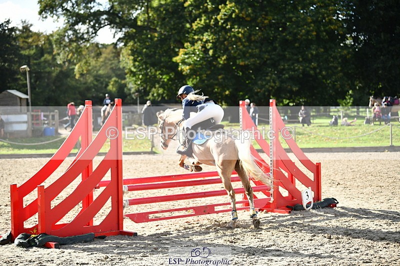 251004A-153142-01861 - Classes 8 & 9 70cm