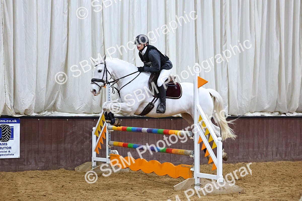 SBM_002867 - Class 6 - Holly & Ivy Stakes - 90cm