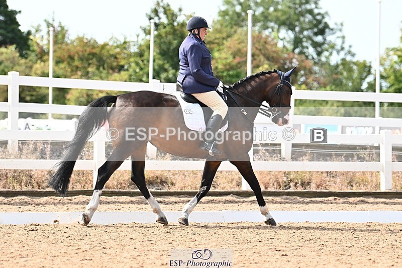 250815-111649-00573 - 031-Nicola.SealRebel.Heart