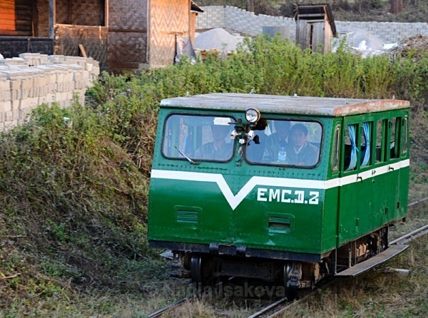Burma 53 cc - The Burmese Adventure - monks, fishermen and more monks