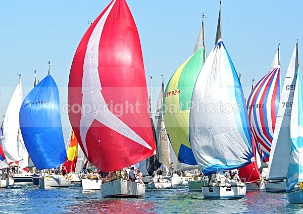 060603 TRAFFIC JAM AT THE NEEDLES 7828 - Racing Yachts