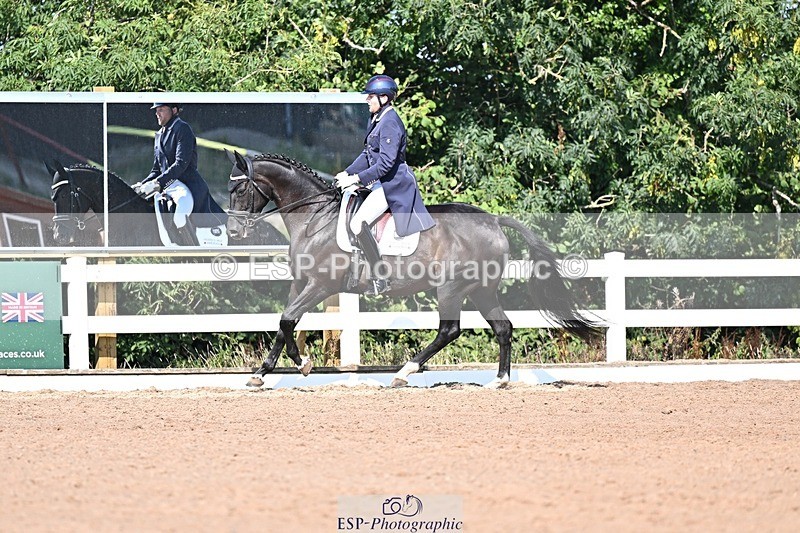 250816-101828-02405 - 046-Martyn.HumphreyIsabeau.May