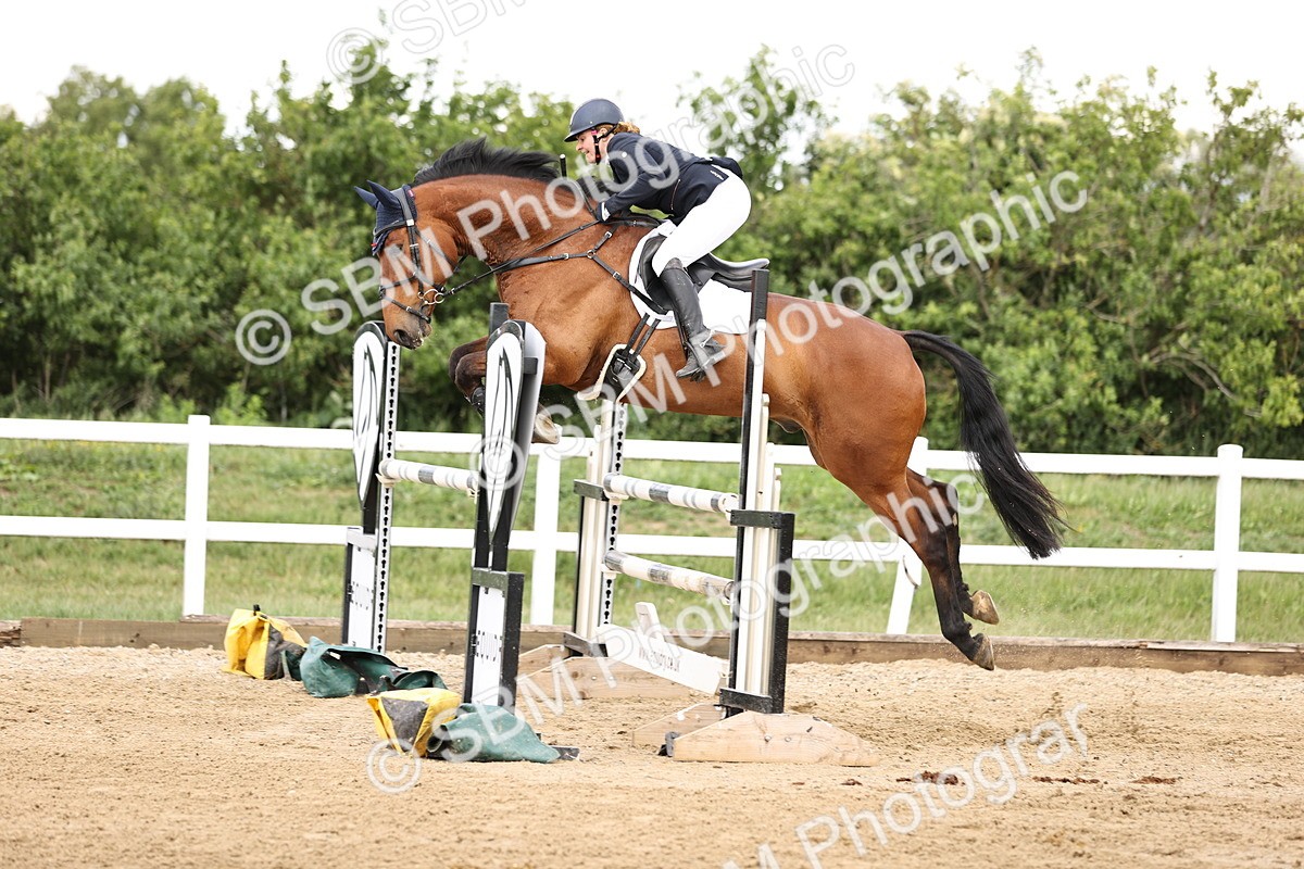 SBM_003466 - Class 11 - Senior Newcomers - 1.10m