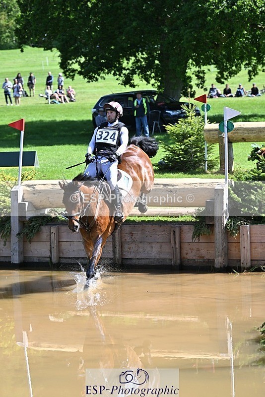 240525-105928-12163 - 324-COOMBELAND_SEMILLY-Rupert_Batting