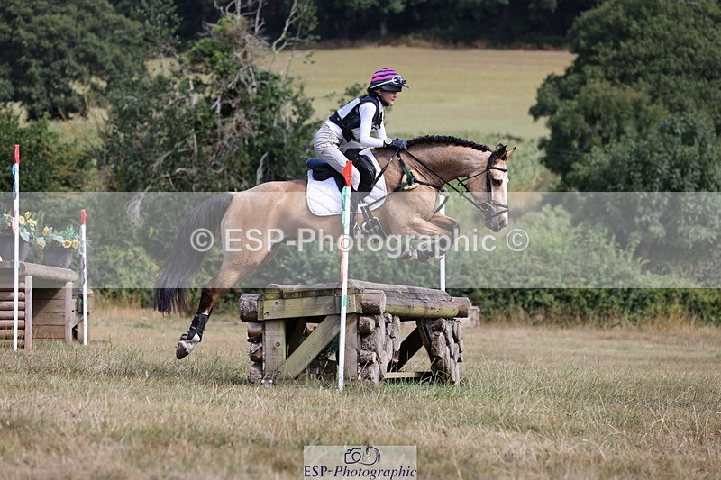 250802A-103544-00925 - A-008-Sophia.Vestey-BURDAL.DUKE