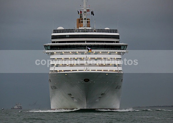 120703 AURORA WT7A4619 - P&O 175th ANNIVERSARY - Seven Ships Leave Southampton