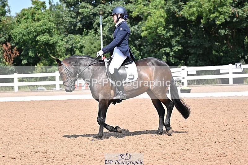 250816-122538-04016 - 090-Sarah.GoddardSaris.Fingers.Crossed