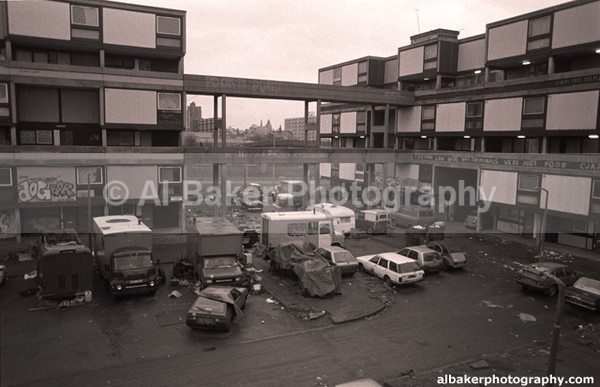 Bh20 dogbar - Hulme Gallery (a)