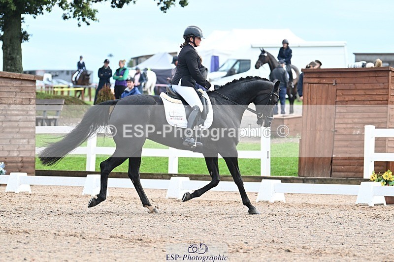 250907-112032-07200 - 003-Helen.JamesDecadent