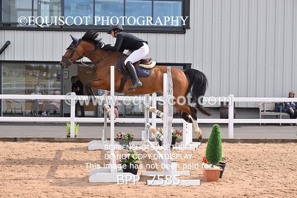BPP_7585 - CLASS 15 FRI Senior 1.05m Open