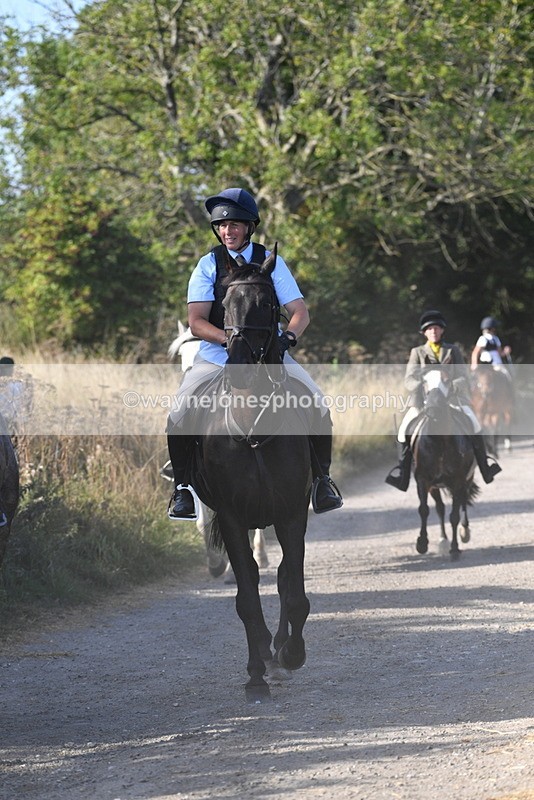 WJ5_5008 - Walk out with the hounds