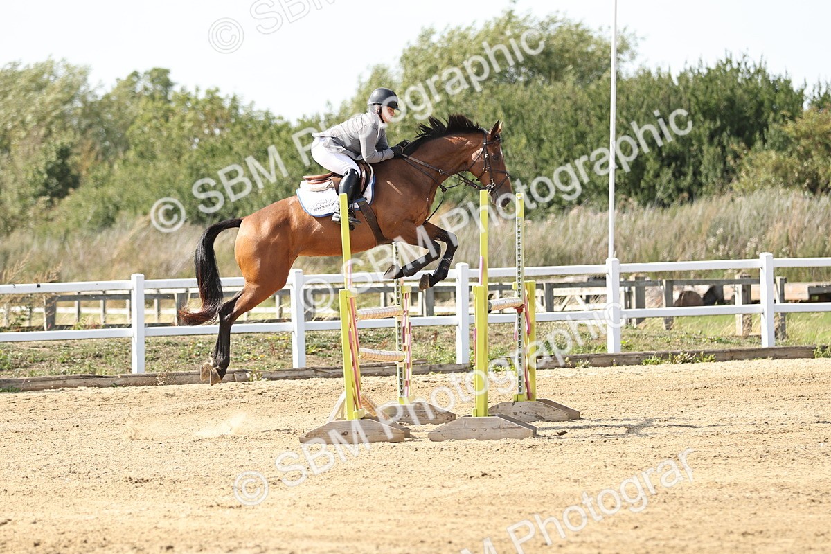 SBM_005102 - Class 6 = Senior Newcomers - 1.10m Open