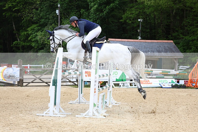 3E7A9411 - Class 8: Senior Newcomers/1.10m open