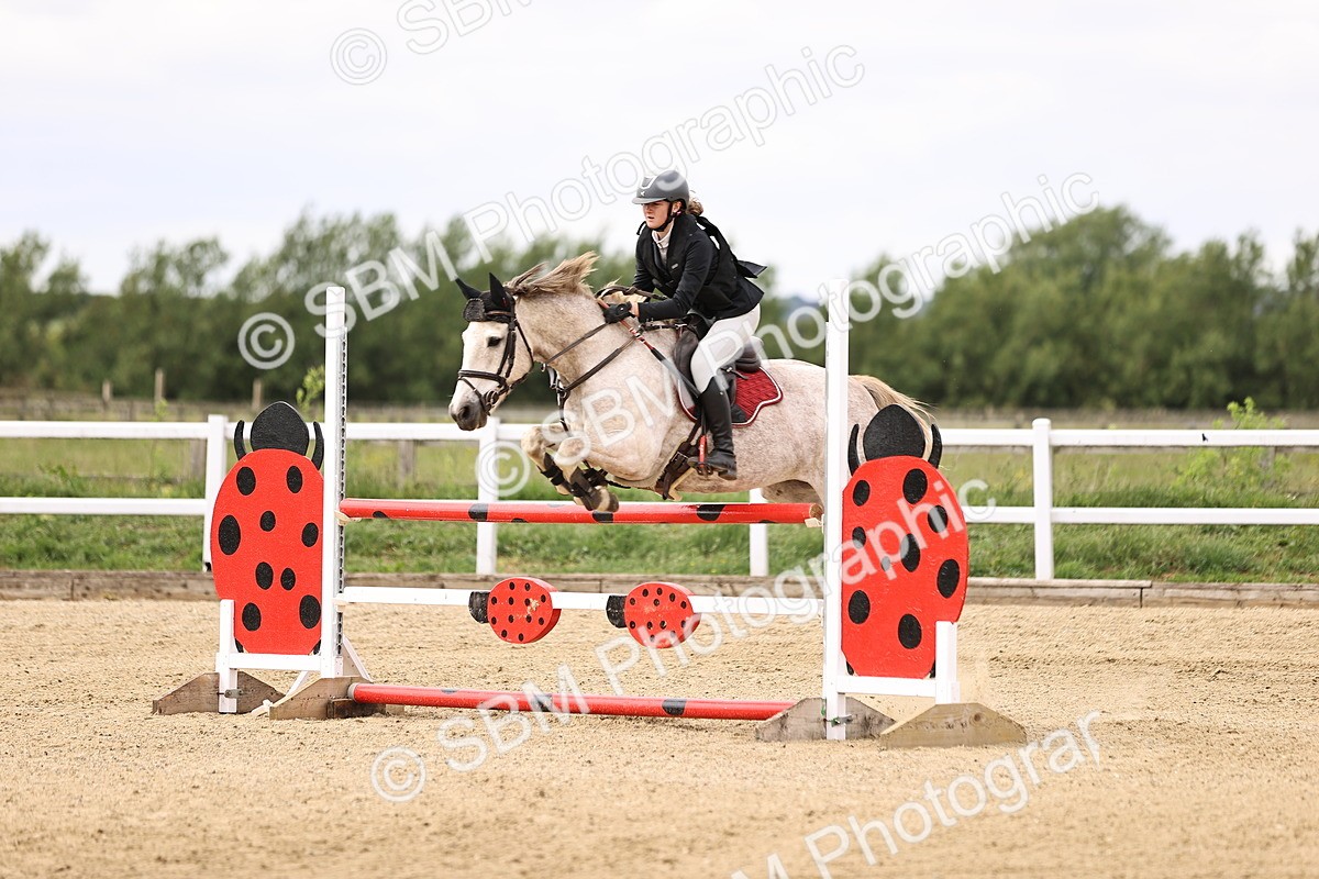 SBM_000327 - Class 4 - 1m showjumping