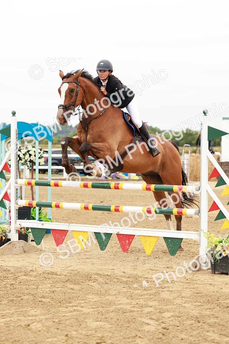 SBM_016720_Class 20 - Senior Newcomers - 110m Open - Michelle