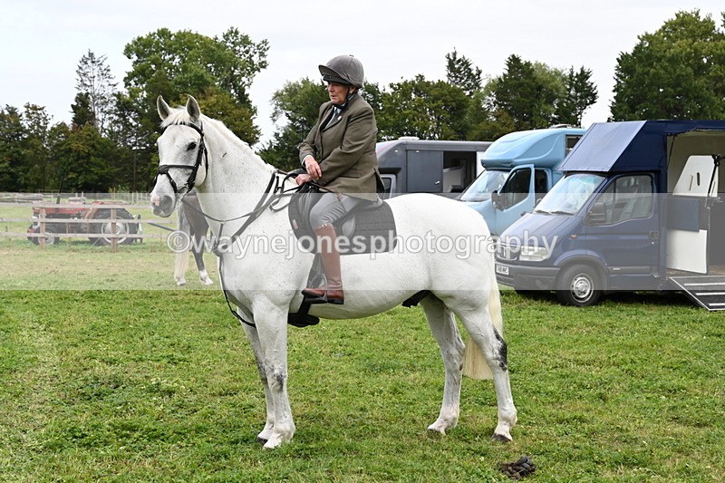 WJ6_3005 - Berks & Bucks - The Old farmhouse - Hound Exercise 20-08-25