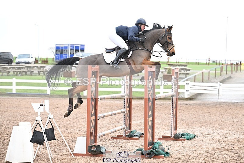 251206-134906-01188 - Cls 13 Snr Foxhunter and 1.20m