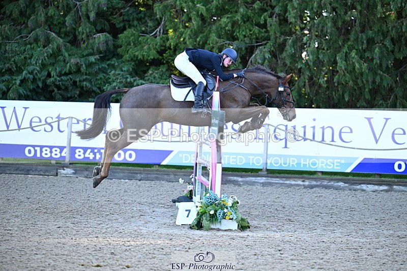 251024A-095532-06281 - B-124-Sophie.Lamb