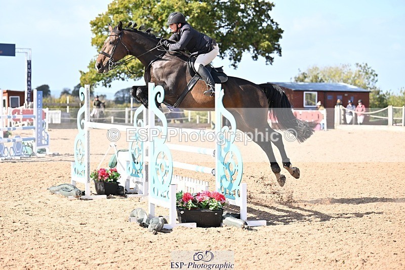 251004-132551-02182 - Cls 10 Foxhunter and 1.20m