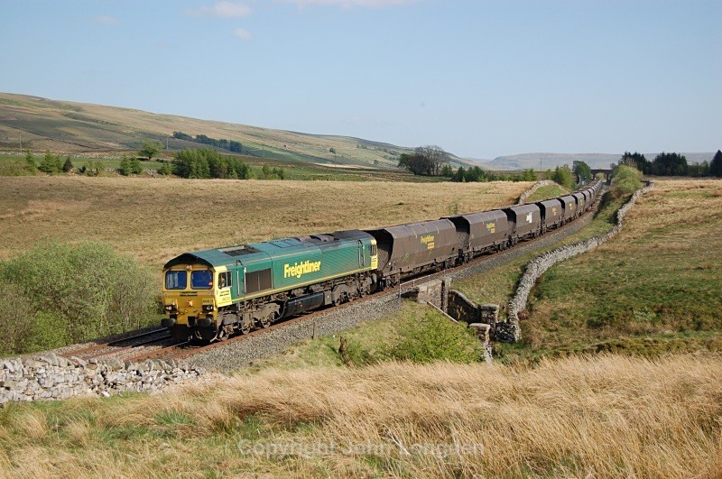 27.4.11 66513 4S68 Leeds - Killoch, Ais Gill - Ais Gill (road bridge northbound)