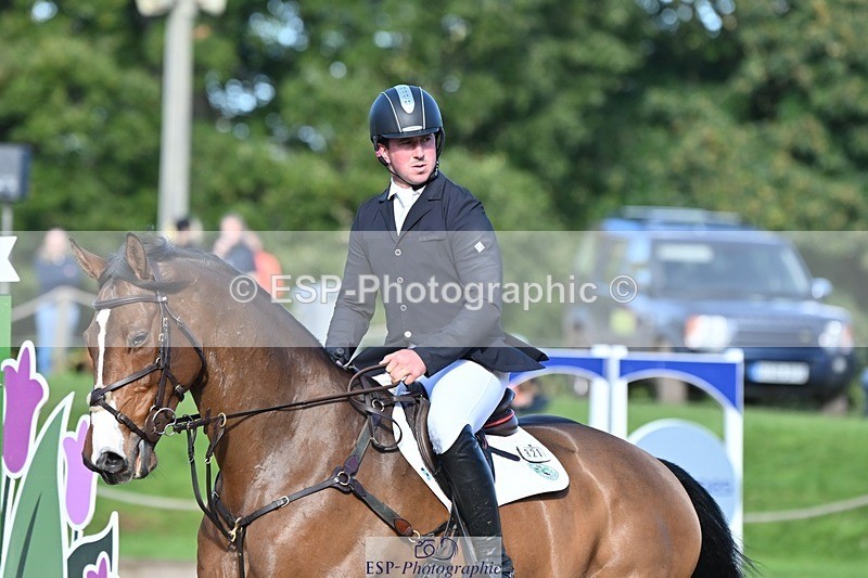 231022-112900-26321 - 321-MAN.ABOUT.TOWN.II-David.Doel-SJ