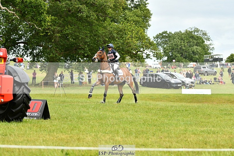 250525A-142610-16943 - D-468-Laura.Collett-LONDON.52