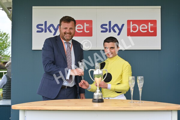 yr11062022r4-45 - Race 4 3.05pm Sky Bet Grand Cup
