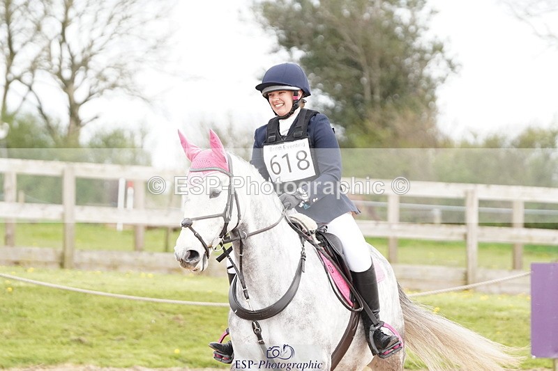 250419-150204-12809 - 618-Sophie.Channon-HIVES.LUCKY.BOUNCER