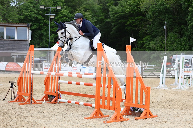 3E7A9394 - Class 8: Senior Newcomers/1.10m open