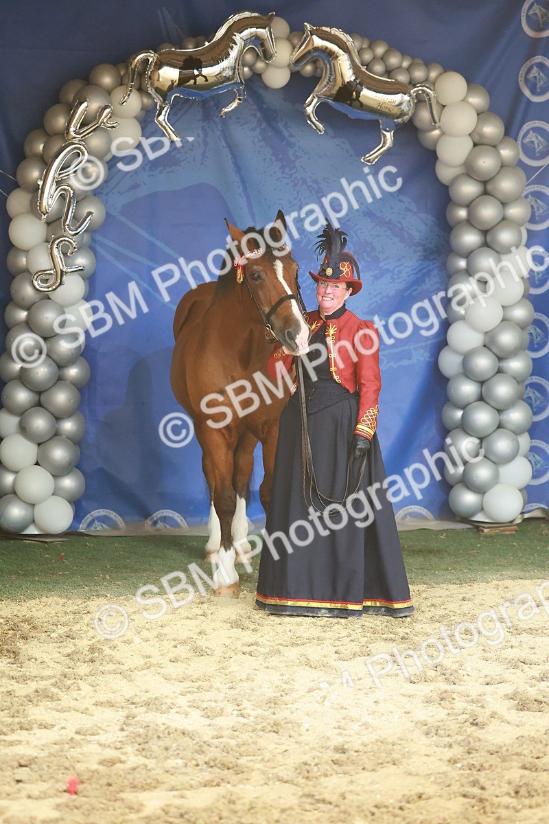 SBM_13752 - Class 104 - IH  Costume