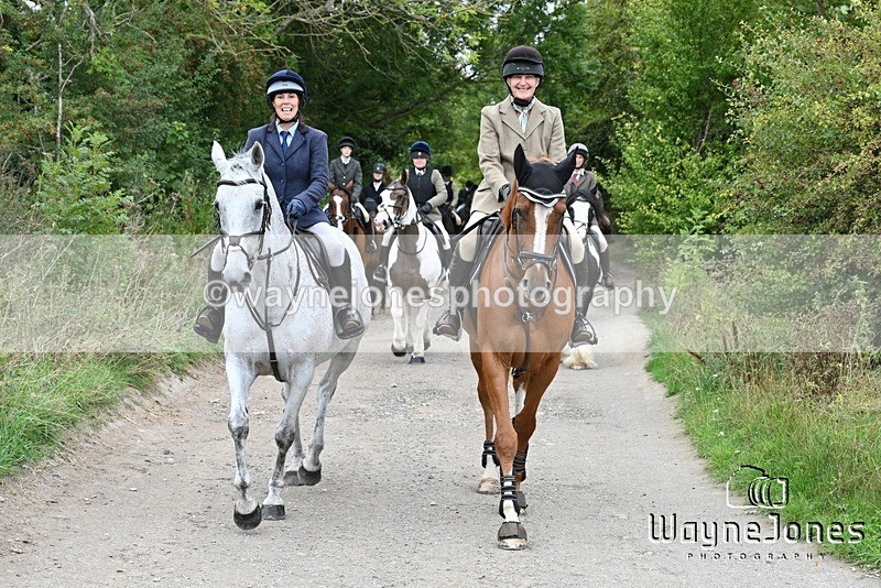 WJ7_0844 - Berks & Bucks Hound Exercise Blewbury 13-09-26