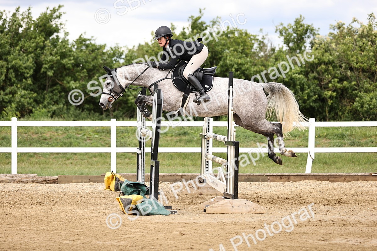 SBM_003111 - Class 11 - Senior Newcomers - 1.10m