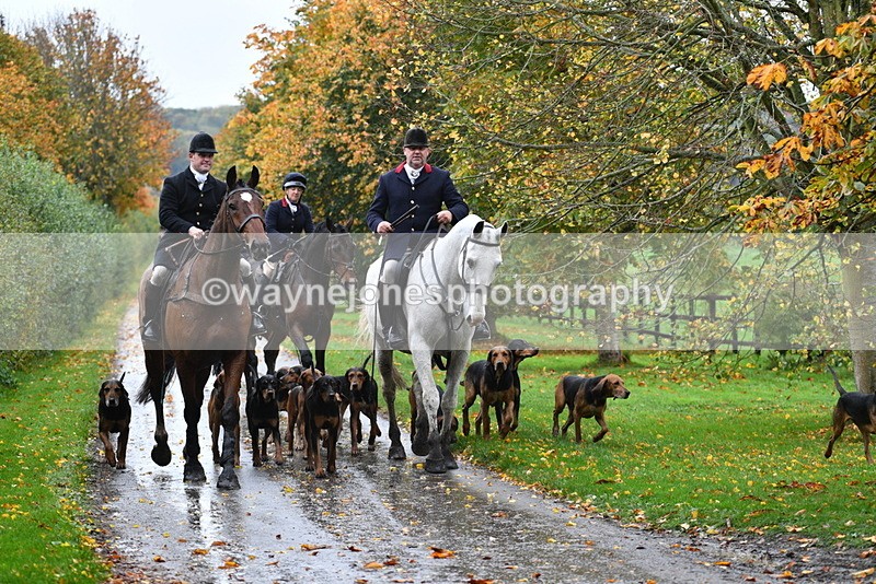 WJ5_6109 - B&B walk back for Hunt Tea !