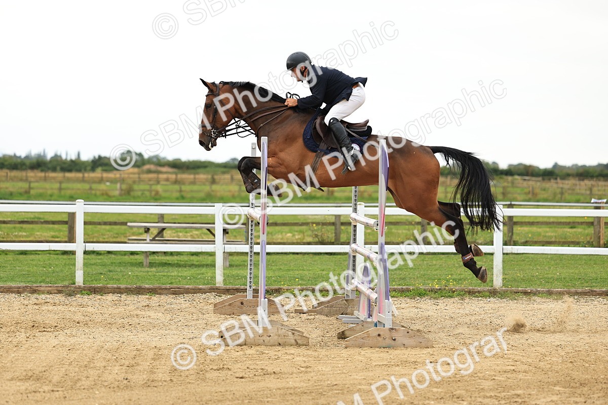 SBM_003558 - Class 4 - Senior Foxhunter - 1.20m Open