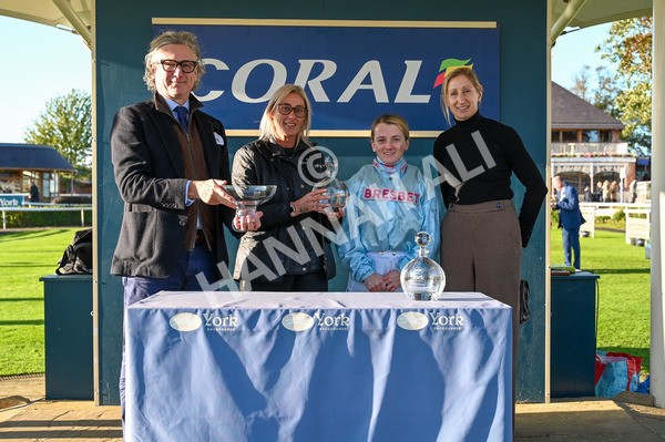 141023-Race 6-Punctuation-9359 - Race 6 4.10pm Coral Get Closer To The Action Handicap