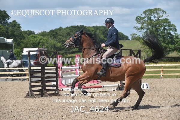 JAC_4624 - CLASS 7 Senior Foxhunter/ 1.20m Open