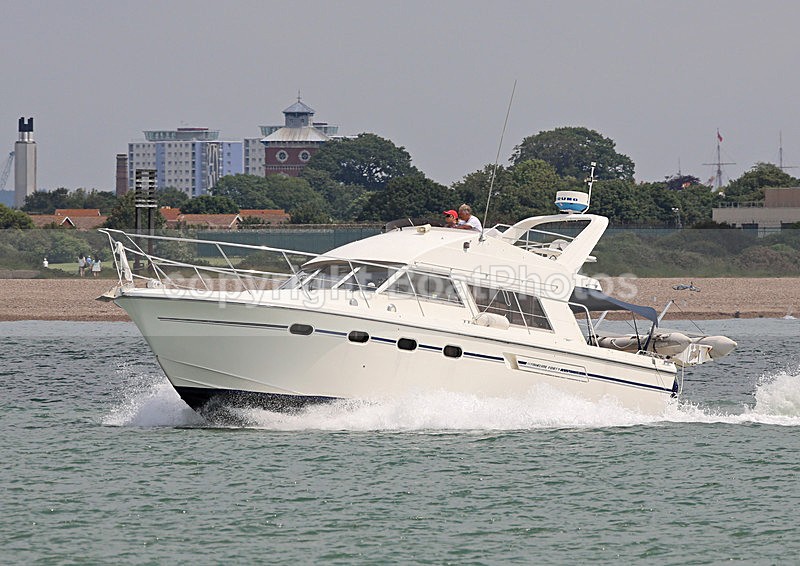 140614 FAIRLINE FORTY WT7A9775 - Flybridge Cruisers
