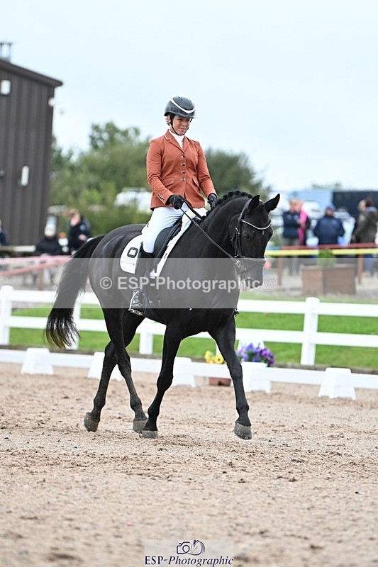 250907-122247-08325 - 004-Charlotte.DickerDevaldi's.Kiss