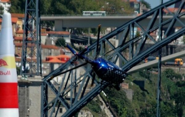 Heli Bridge Dance - Red Bull Air Race II