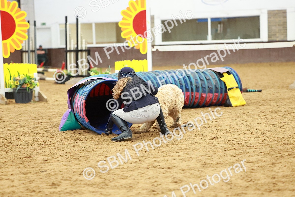 SBM_002170 - Class 3 - Horse & Hound (60cm)