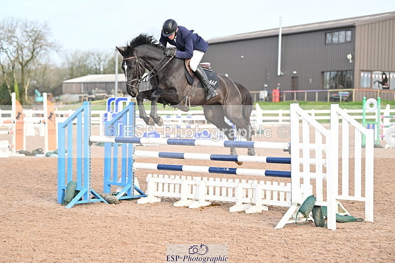 231209A-121651-01738 - Cls 12 Newcomers & 1.10m Open