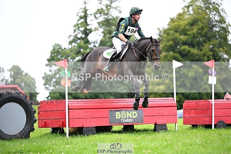 240803-114434-03002 - 104-Ollie_Martin-MIH_HUNTERS_BEAR