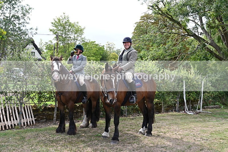 WJ6_3434 - Berks & Bucks - The Old farmhouse - Hound Exercise 20-08-25