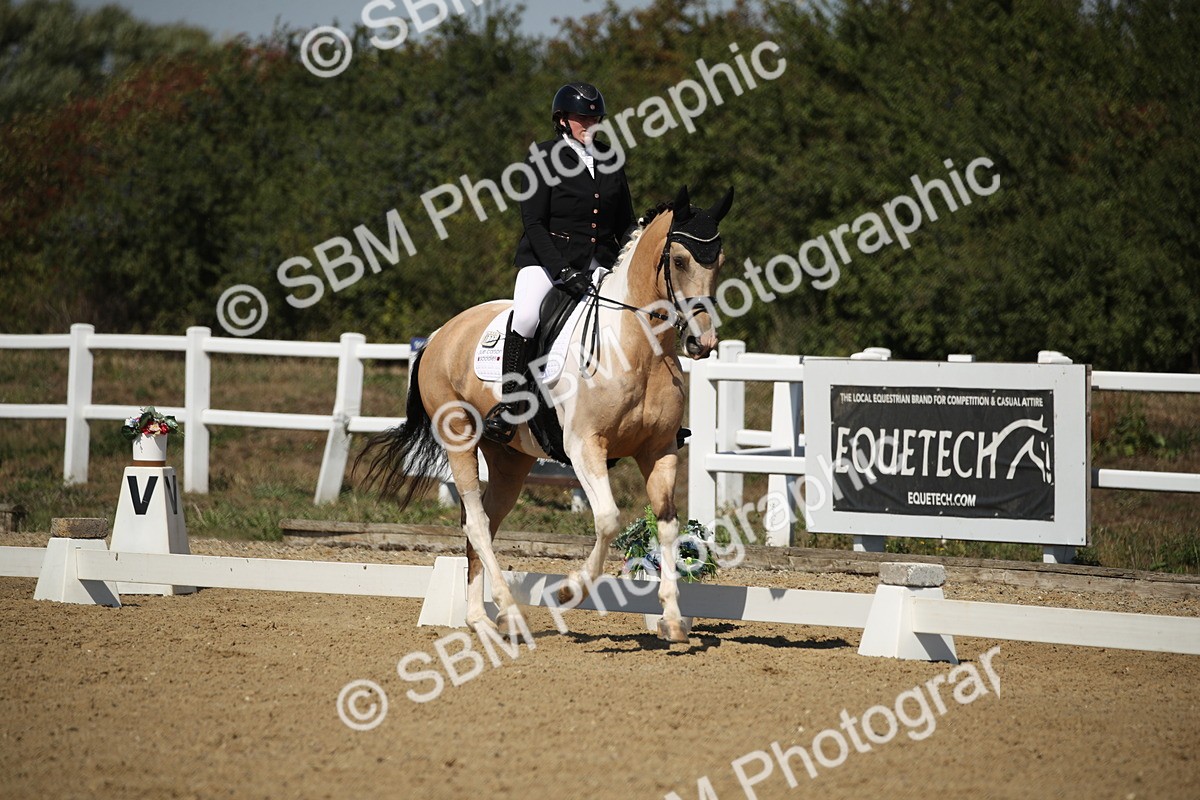 SBM_005076 - Class 11 - Novice 5 - 11.41-12.58