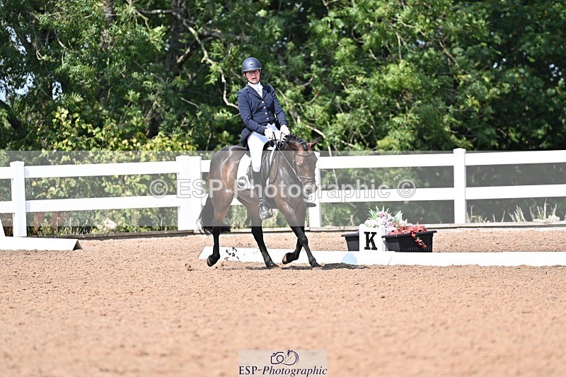 250816-122501-04010 - 090-Sarah.GoddardSaris.Fingers.Crossed