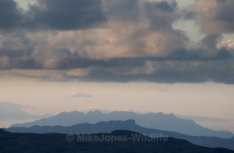 ISLE OF SKY RIDGE TAKEN FROM THE ISLE OF MULL, SCOTLAND - ISLE OF MULL LANDSCAPE PHOTOGRAPHY